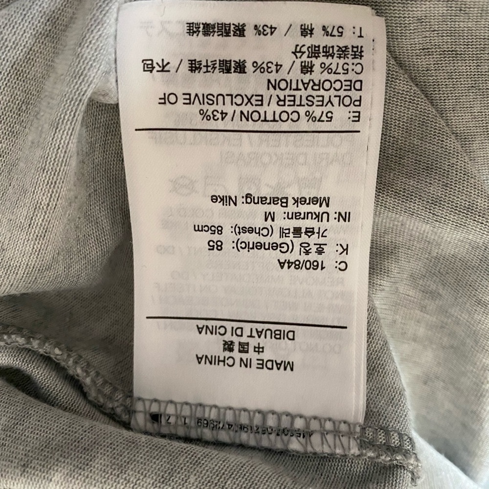 NIKE Women sz M RUN TOKYO 2019 Gray Tee Tshirt Japan Stripe Print - Picture 7 of 8